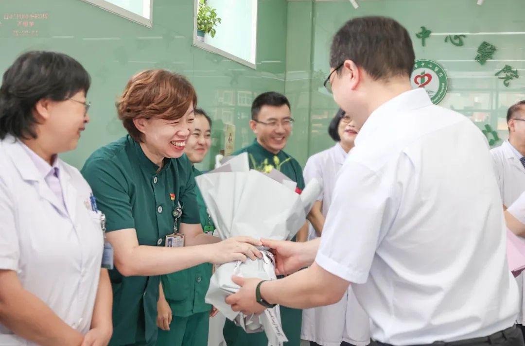 大连市卫生健康委领导走访中心医院，致敬医师节
